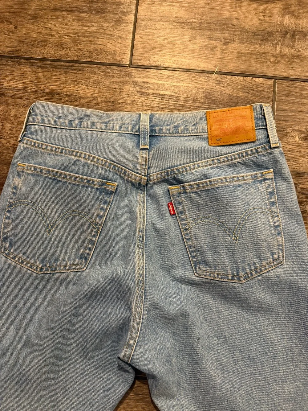Levis 501 90s Fit Men Straight Leg Button Fly Medium Wash Denium Blue Jean 29×30